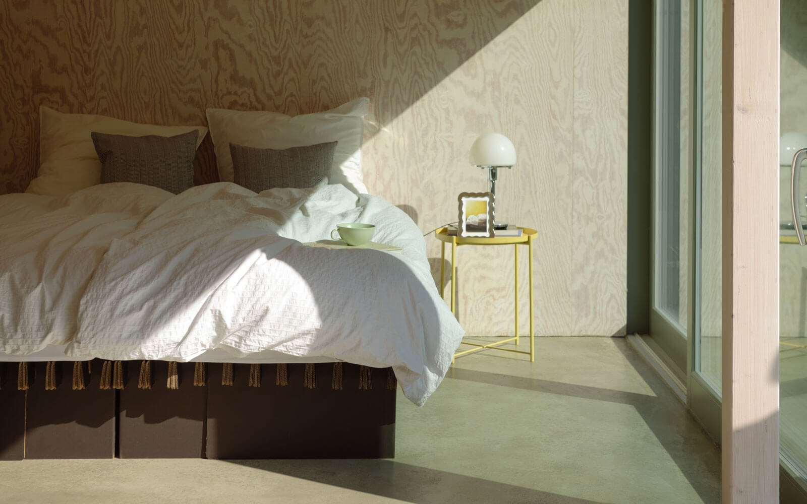 ROOM IN A BOX GRID Bed made of cardboard in black 