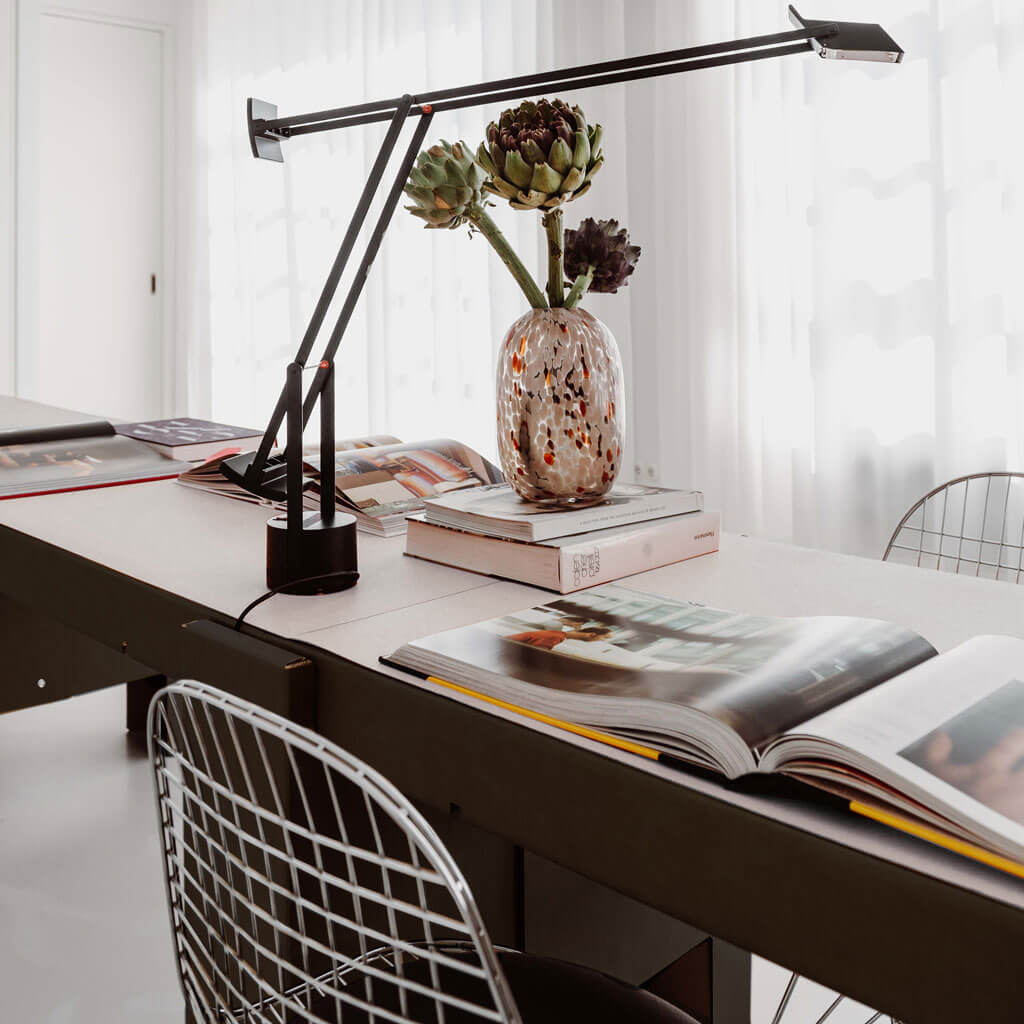 RIAB GRID Table in black with linoleum pad in light-grey